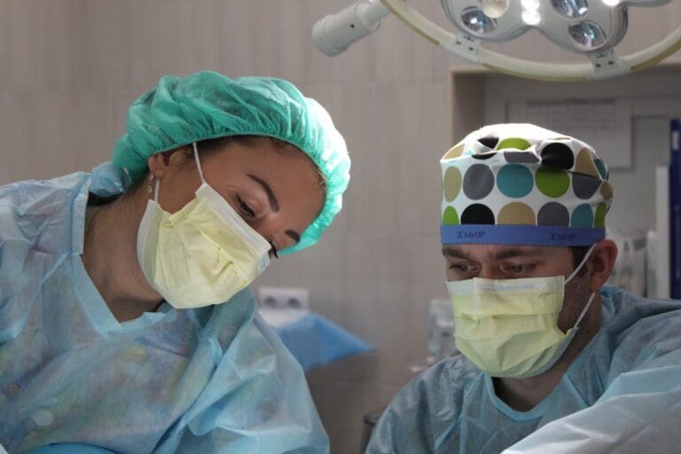 Neurochirurg: Lekarz Specjalizujący się w Chirurgii Mózgu i Układu Nerwowego